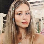 Sono un ex educatrice di sostegno ed attualmente una studentessa di scienze politiche. Dunque, oltre che comprendere i tuoi sentimenti circa lo studio, ho la preparazione adatta per aiutarti secondo le tue peculiarità :)